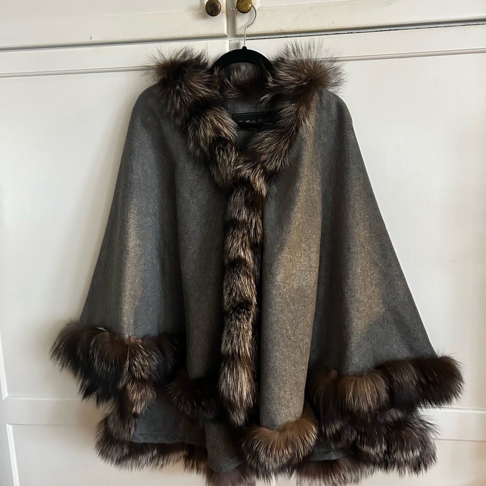 Elegant Gray Cape with silver fox fur from Finland